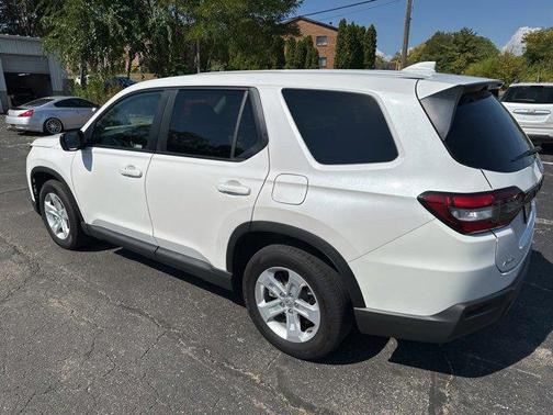 2023 Honda Pilot AWD LX