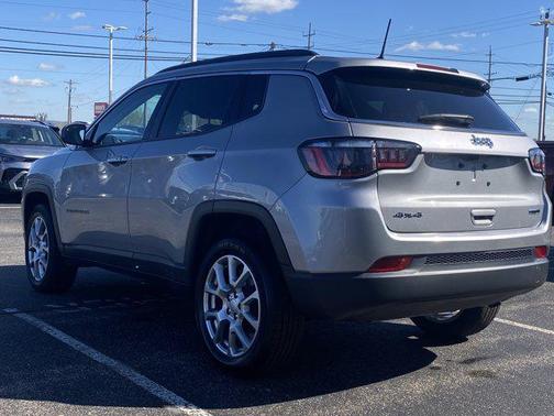 2022 Jeep Compass Latitude Lux