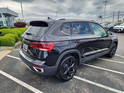 Deep Black 2023 Volkswagen Taos 1.5T SE
