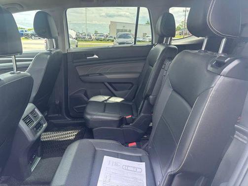 Pure White 2021 Volkswagen Atlas 2.0T SE w/Technology
