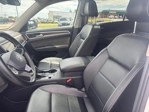 Pure White 2021 Volkswagen Atlas 2.0T SE w/Technology