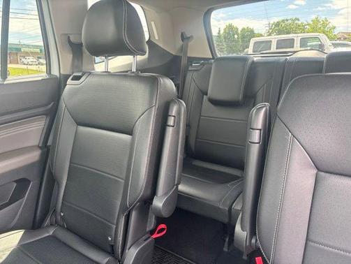 Pure White 2021 Volkswagen Atlas 2.0T SE w/Technology
