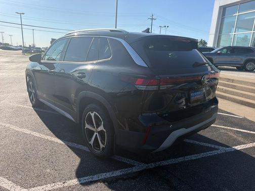 Deep Black Pearl 2026 Volkswagen Tiguan 2.0T SE