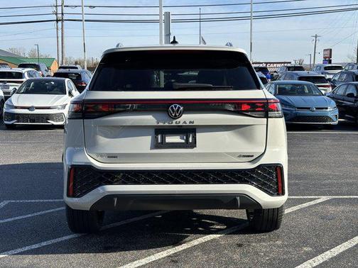 2026 Volkswagen Tiguan 2.0T SEL R-Line 4MOTION