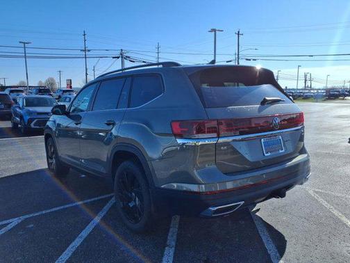 2025 Volkswagen Atlas 2.0T SE w/Technology 4MOTION