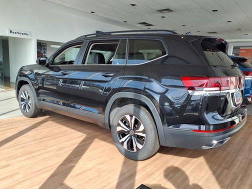 2025 Volkswagen Atlas 2.0T SE