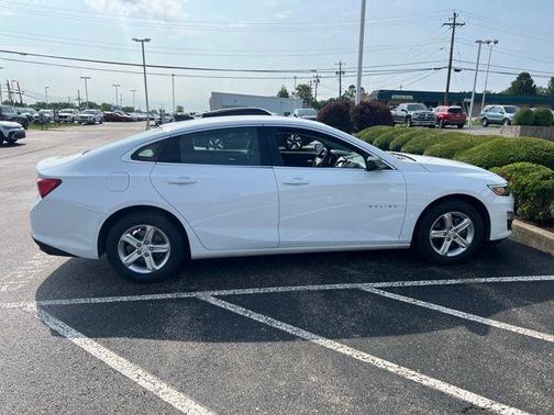 Summit White 2022 Chevrolet Malibu 1LS