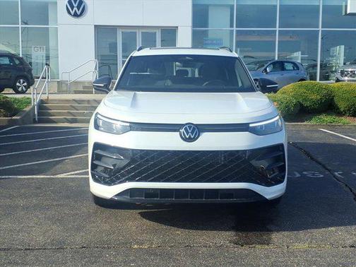 2025 Volkswagen Tiguan 2.0T SE R-Line Black