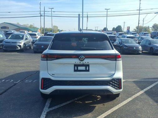 2025 Volkswagen Tiguan 2.0T SE R-Line Black