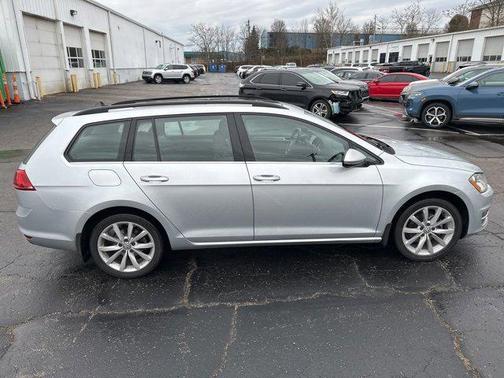 2017 Volkswagen Golf SportWagen TSI SE