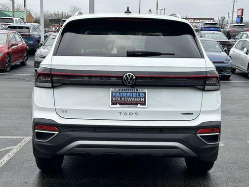 Pure White 2026 Volkswagen Taos SE