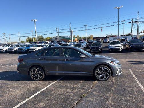 Gray 2027 Volkswagen Jetta 1.4T SEL