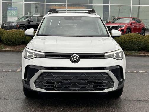 Pure White 2026 Volkswagen Taos SE