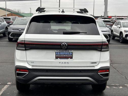 Pure White 2026 Volkswagen Taos SE