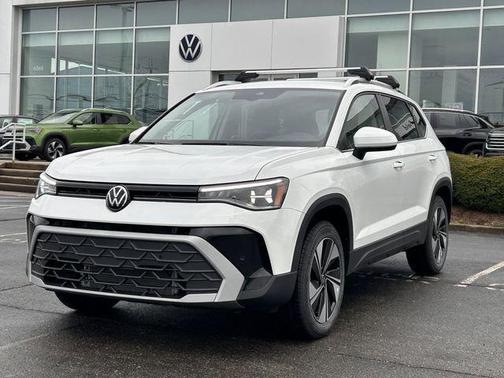 Pure White 2026 Volkswagen Taos SE