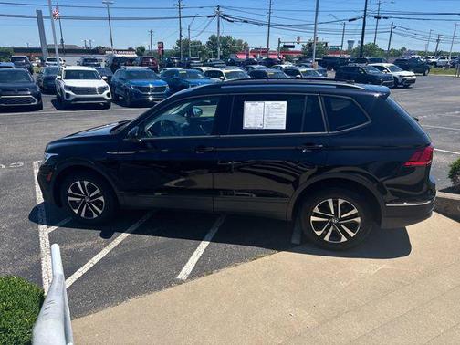 Deep Black Pearl 2023 Volkswagen Tiguan 2.0T S