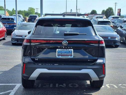 Black Pearl 2025 Volkswagen Tiguan 2.0T SE 4MOTION