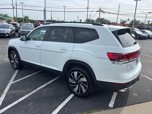 Pure White 2024 Volkswagen Atlas 2.0T SE w/Technology