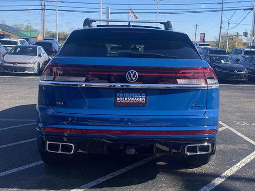 Blue-Metallic 2026 Volkswagen Atlas Cross Sport 2.0T SEL Premium