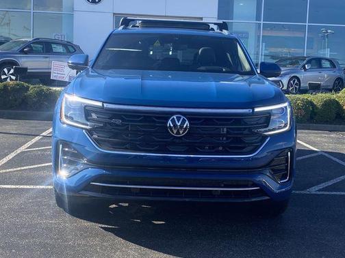 Blue-Metallic 2026 Volkswagen Atlas Cross Sport 2.0T SEL Premium
