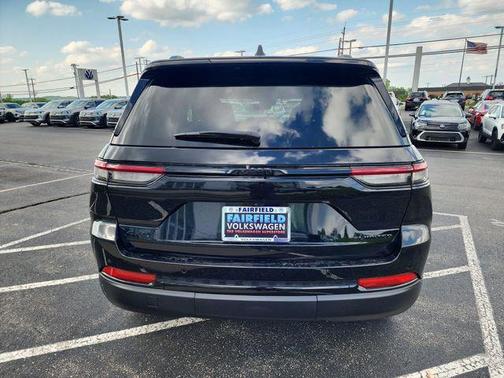 Diamond Black Crystal Pearlcoat 2024 Jeep Grand Cherokee Limited