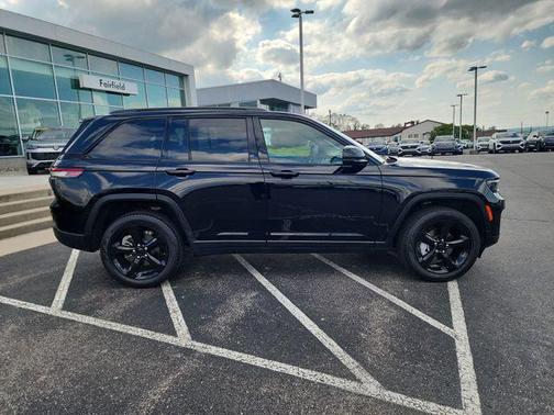 Diamond Black Crystal Pearlcoat 2024 Jeep Grand Cherokee Limited