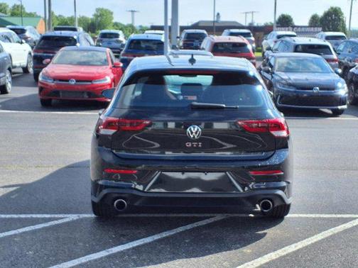 2024 Volkswagen Golf GTI 2.0T SE DSG