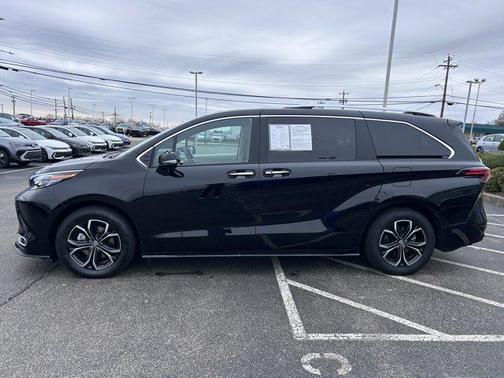 2025 Toyota Sienna Platinum