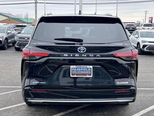 2025 Toyota Sienna Platinum