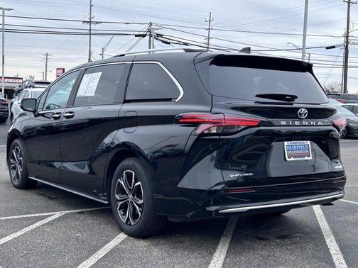 2025 Toyota Sienna Platinum
