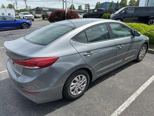 2018 Hyundai ELANTRA SE