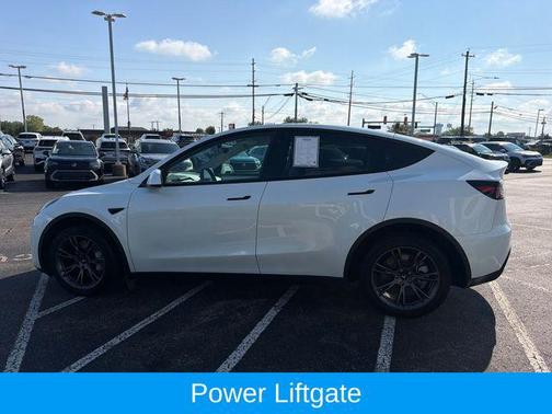 Pearl White Multi-Coat 2023 Tesla Model Y Long Range Dual Motor All-Wheel Drive
