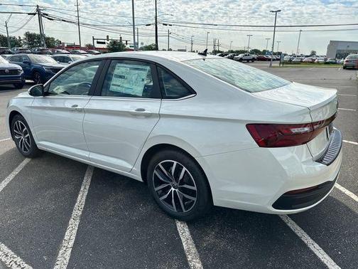 Opal White Pearl 2026 Volkswagen Jetta 1.4T SE
