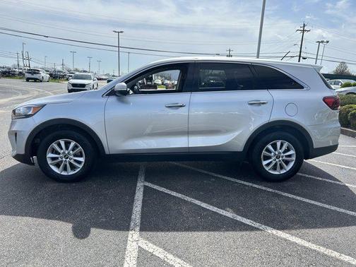 Sparkling Silver 2019 Kia Sorento LX