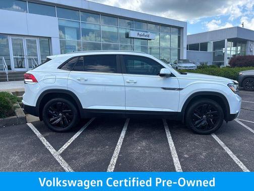 Pure White 2022 Volkswagen Atlas Cross Sport 3.6L V6 SE w/Technology