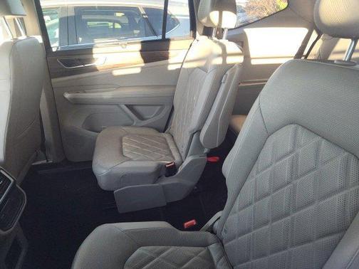 2025 Volkswagen Atlas 2.0T SEL Premium R-Line 4MOTION