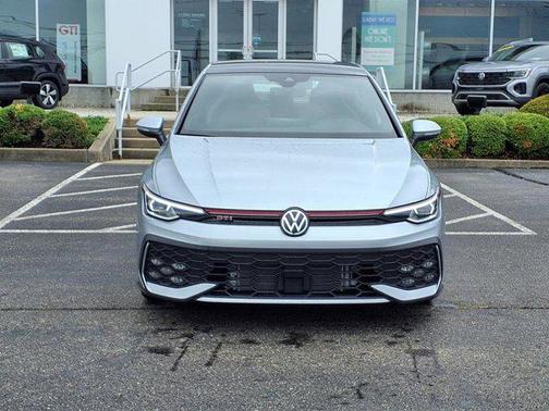 2025 Volkswagen Golf GTI 2.0T SE DSG