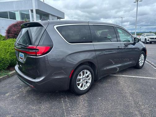 Granite Crystal Metallic Clearcoat 2023 Chrysler Pacifica Touring L