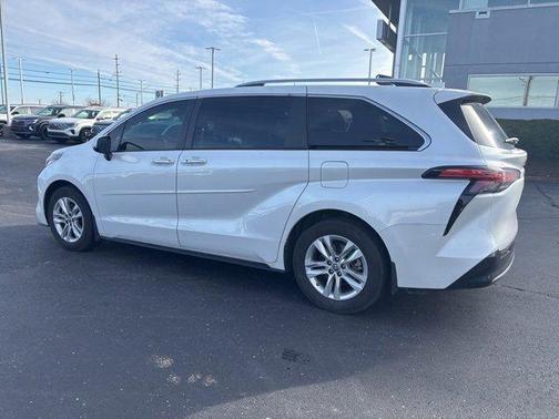 2023 Toyota Sienna Limited