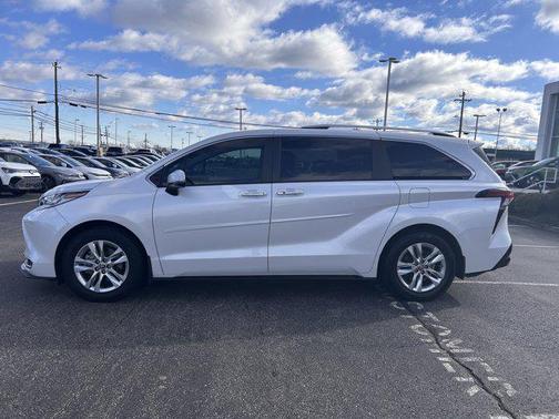 2023 Toyota Sienna Limited