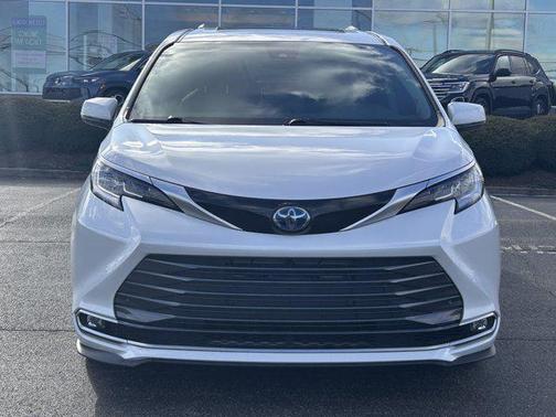 2023 Toyota Sienna Limited