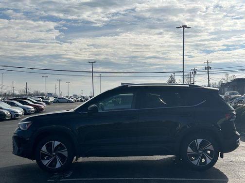 2026 Volkswagen Taos SE