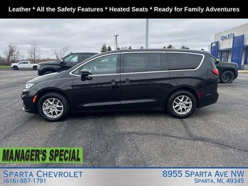 Diamond Black 2025 Chrysler Pacifica Select
