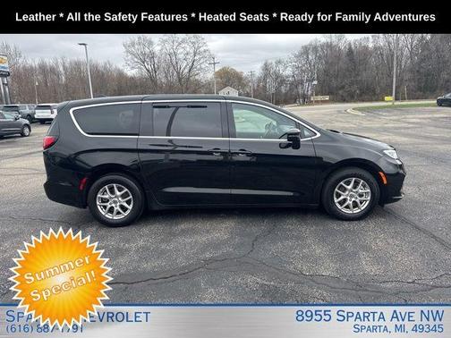 Diamond Black 2025 Chrysler Pacifica Select