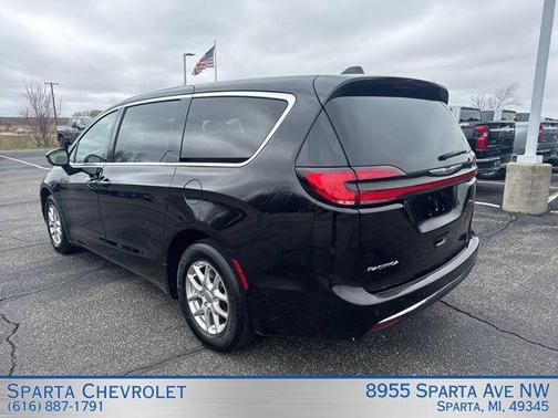 Diamond Black 2025 Chrysler Pacifica Select