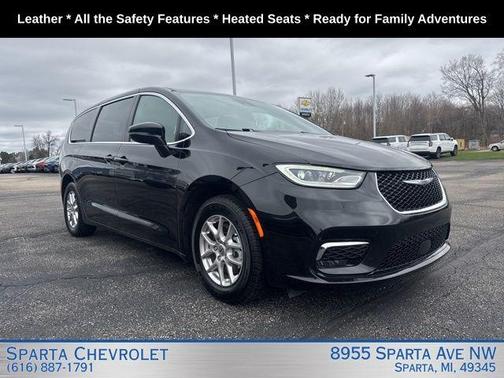 Diamond Black 2025 Chrysler Pacifica Select