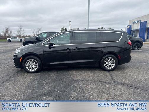 Diamond Black 2025 Chrysler Pacifica Select