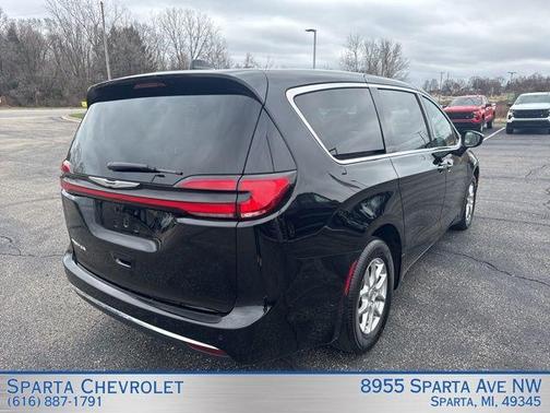 Diamond Black 2025 Chrysler Pacifica Select