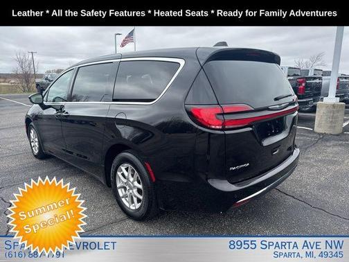 Diamond Black 2025 Chrysler Pacifica Select