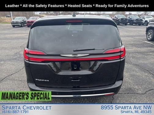 Diamond Black 2025 Chrysler Pacifica Select